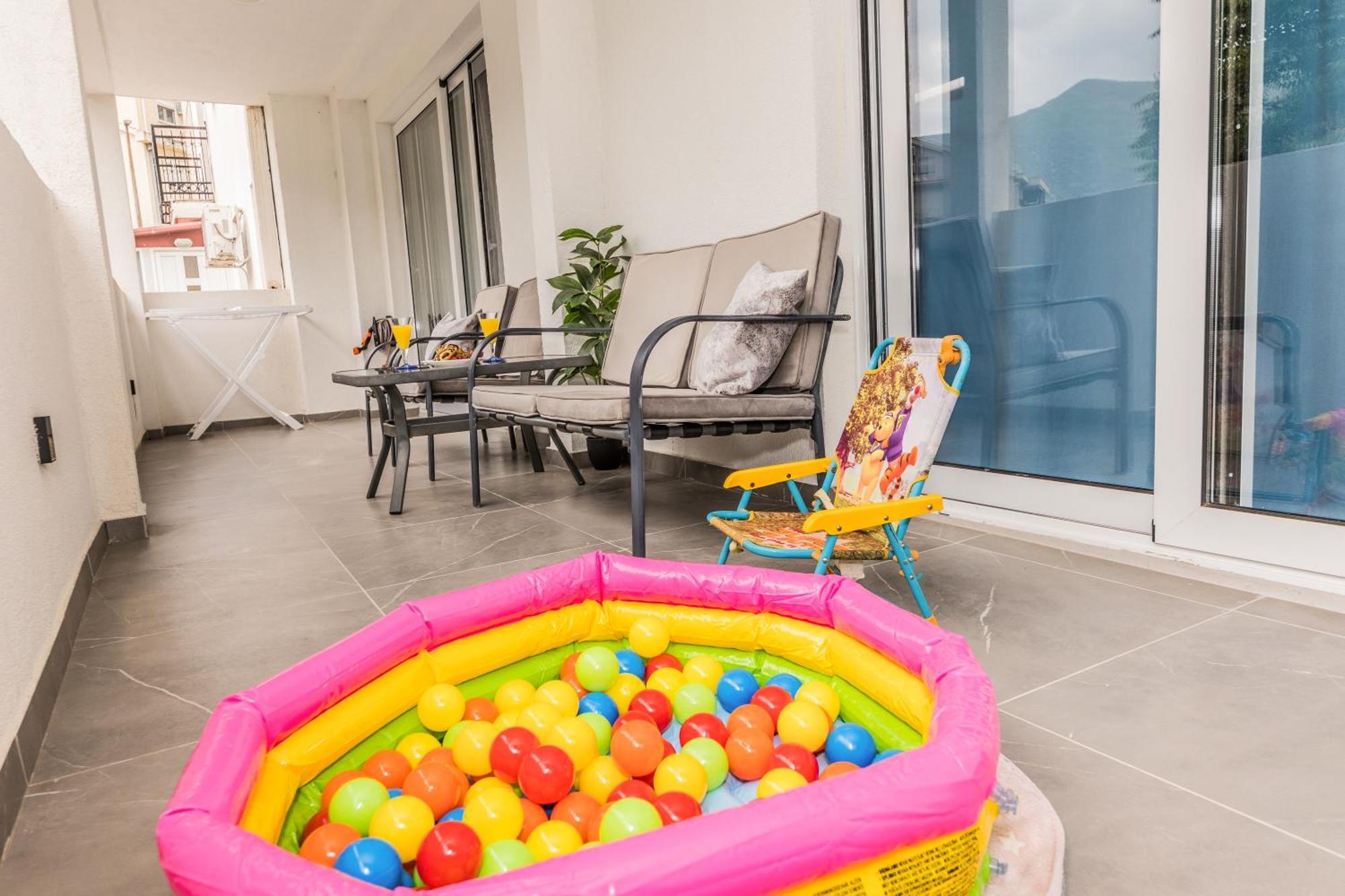 Paun Apartment Kotor Bagian luar foto