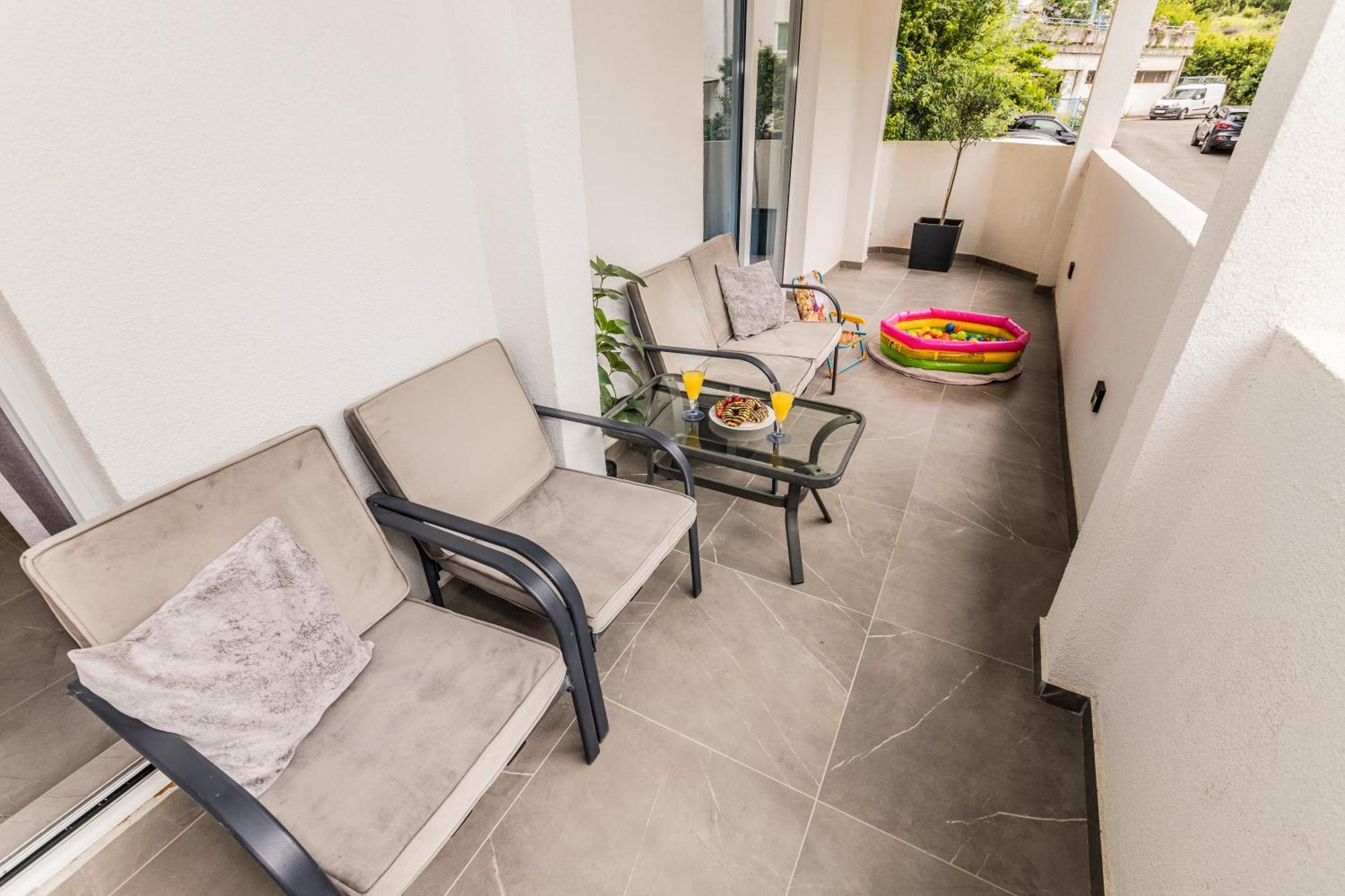 Paun Apartment Kotor Bagian luar foto